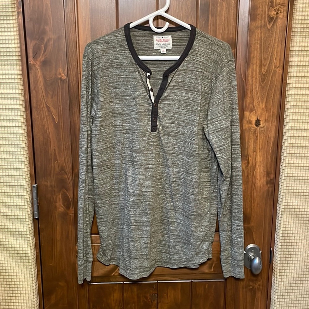 Long sleeve tee crew neck button up